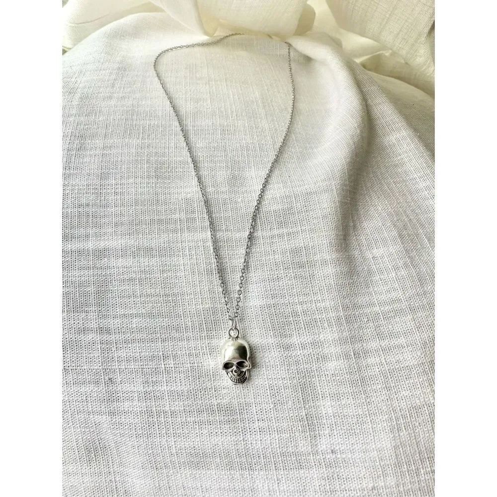 Silver skull Halloween pendant necklace